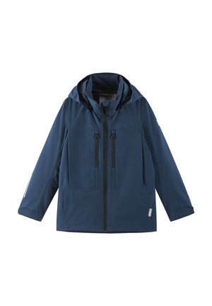 Giacca impermeabile blu navy con cappuccio, dotata di due tasche sul petto, chiusura a zip e dettagli riflettenti sulle maniche. Texture liscia.