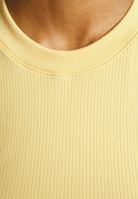 Athleta RENEW RACERBACK SEAMLESS TANK - Top - lunaria yellow