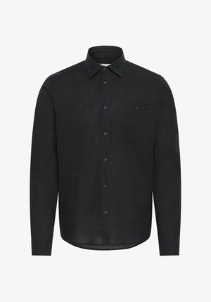 Maglietta nera a maniche lunghe realizzata in tessuto leggero, con colletto classico, taschino frontale e chiusura a bottoni sul davanti.