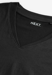 Next PETITE FIT  CAP SLEEVE V-NECK  - Džersio suknelė - black