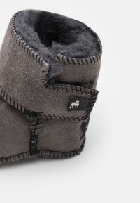 Shepherd BORÅS UNISEX - Kruipschoentjes - asphalt
