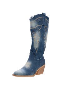 Bota vaquera de denim con punta en forma de flecha, costuras elevadas en patrones de hojas doradas, tacón bajo de altura media y detalle de borde superior deshilachado.