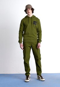 The North Face ANTICLINE PANT - Cargobyxor - forest olive
