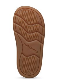 Suola di scarpa in gomma marrone con motivi a onda texturizzati, nome del marchio "NATURINO" in rilievo e taglia "21" riportata sul fondo.