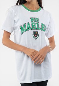 Paradiso Clothing BOB MARLEY COLLEGIATE CREST RINGER - Print T-shirt - white