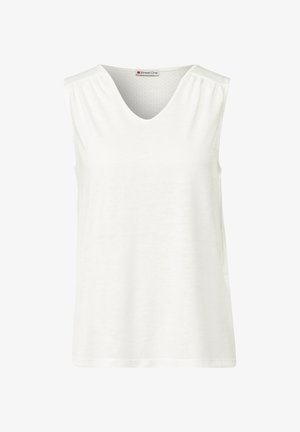 Bílý bezramínkový top s výstřihem do V, vyrobený z měkké tkaniny, s plisovanými detaily na ramenech a rovnými okraji.