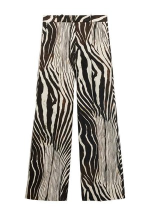 Zijde-brede broeken met een gedurfde zebraprint in zwart-wit met bruine accenten; gemaakt van een lichtgewicht stof met een gladde textuur.