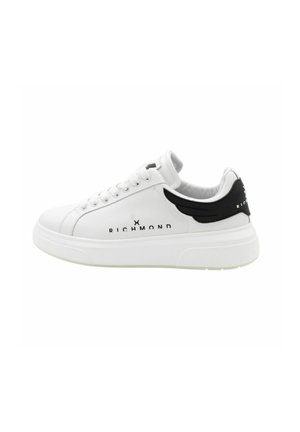 - Sneakersy niskie
