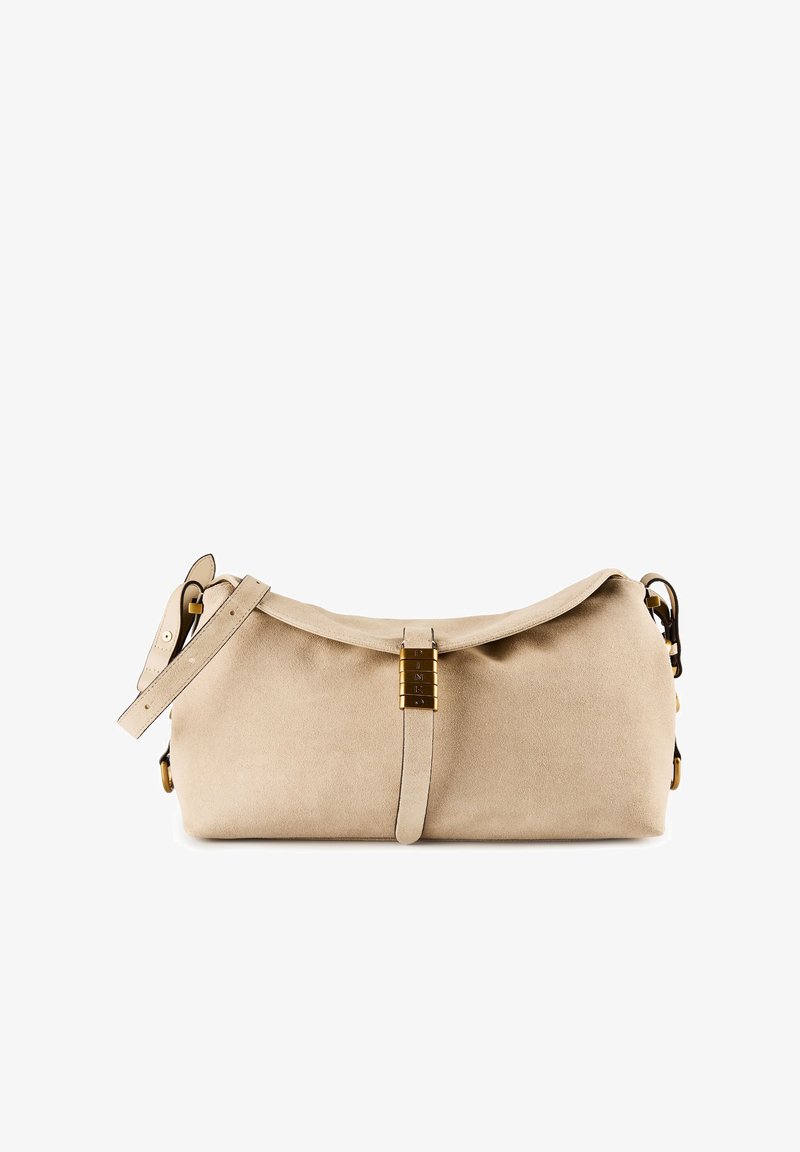 Τσαντάκι ώμου από μπεζ σουέντ με ρυθμιζόμενο λουρί, κλείσιμο με καπάκι και χρυσή αγκράφα στο κέντρο μπροστά.