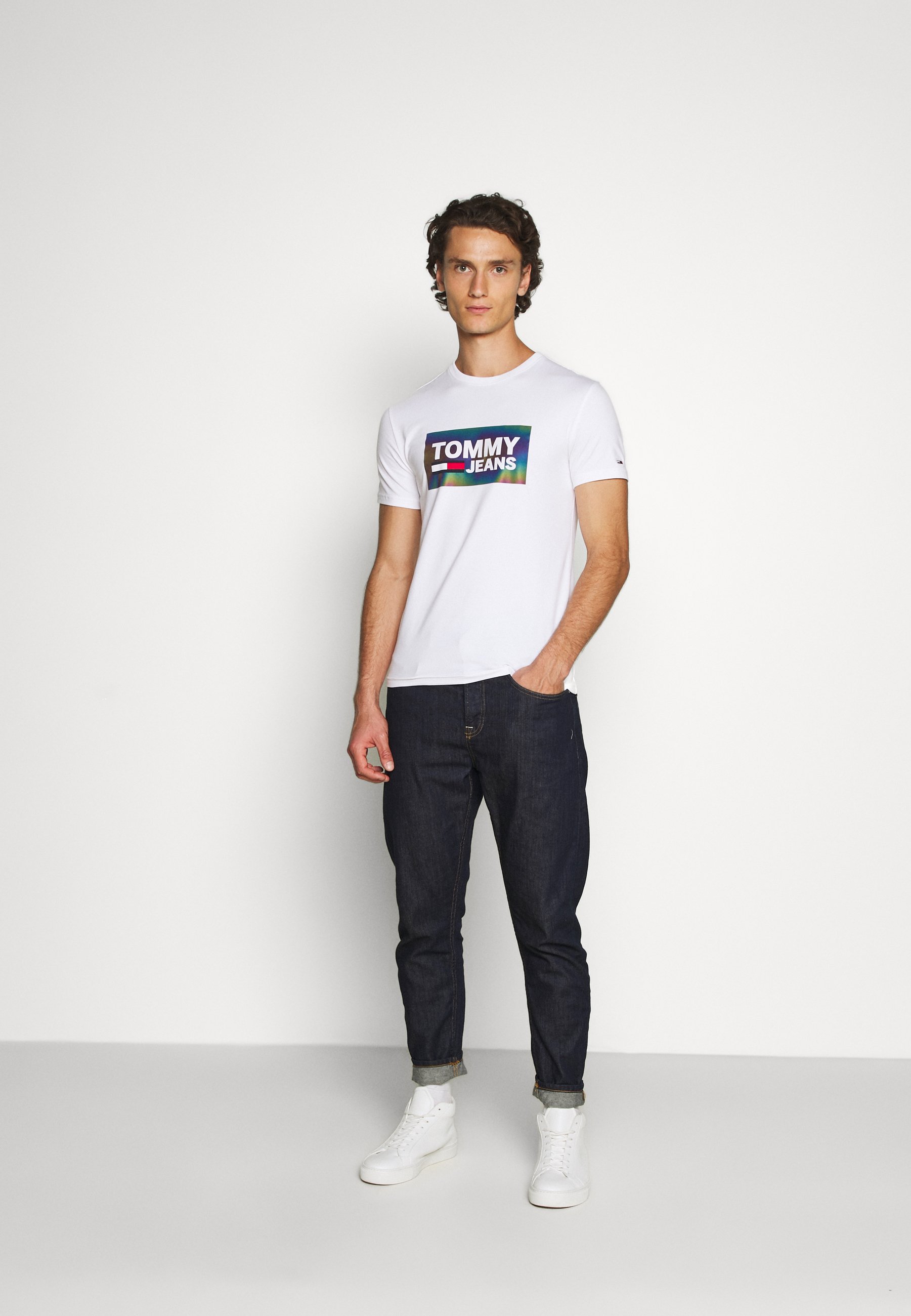 tommy jeans centre logo t shirt