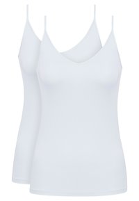 Twee witte tanktops met dunne banden en een V-halsontwerp, gemaakt van soepel materiaal, met een aansluitende vorm en een naadloze afwerking.