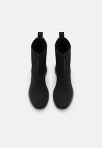Tata Italia Kotníkové boty na klínu - black