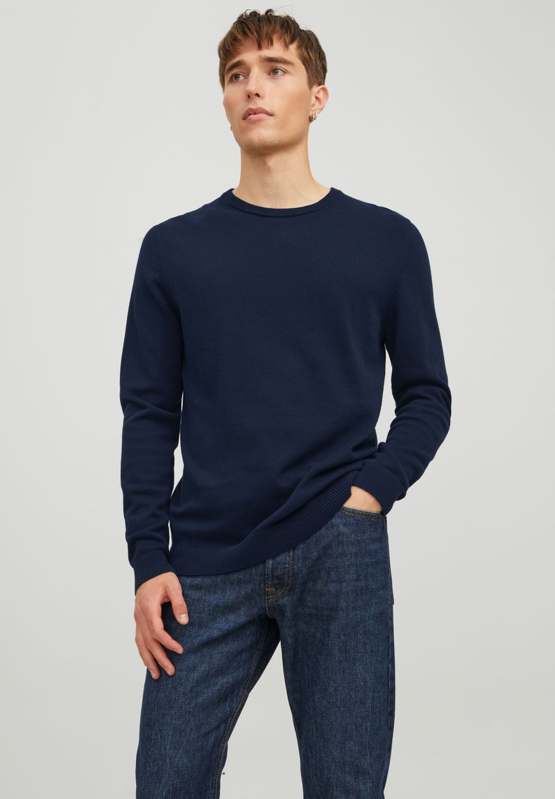 Jack & Jones - JJEBASIC CREW NECK - Striktrøje - navy blazer, Forstør