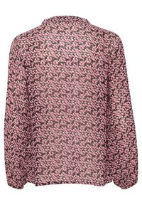 Rosa und schwarze Bluse mit floralem Muster, langen Ärmeln, rundem Ausschnitt und transparentem Stoff. Raffungen an den Bündchen sorgen für Textur.