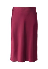 Jupe en satin bordeaux avec une texture lisse, coupe droite, mi-longue et un éclat subtil. Pas de motifs visibles ni de détails en matériel.