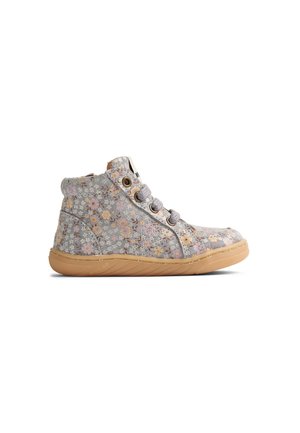 Børne-højskaftet sneaker med flerfarvet blomstermønster, grå snørebånd og lys brun gummisål, set fra siden på hvid baggrund.