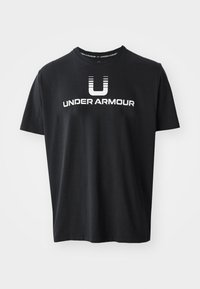 Fekete pamut póló, kerek nyakkal és rövid ujjakkal. Középen elhelyezett fehér "UNDER ARMOUR" logó, stilizált "U"-val fölötte.