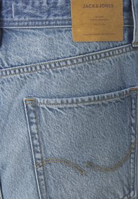 Jack & Jones JJIALEX JJORIGINAL JORTS - Denimové šortky - blue denim