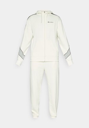 Witte ritskap met een capuchon, voorzakken en grijze accentstrepen. Gekoesterd met tapered sweatpants met elastische boorden.