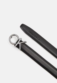 Calvin Klein THIN BELT  - Vöö - black
