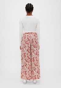 Vero Moda Petite VMBALI WIDE PANTS  - Nohavice - marsala