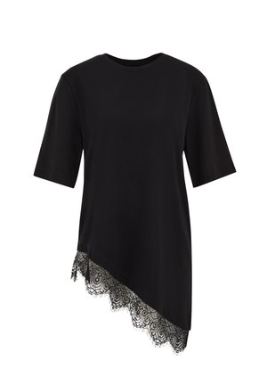 Haut noir à manches courtes asymétrique avec bordure en dentelle à l'ourlet incliné.