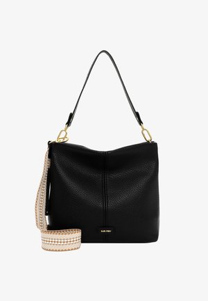 Melna teksturēta ādas plecu soma ar zelta detaļām, noņemamu bēša un balta rakstaina siksnu un "Suri Frey" logotipa plāksnīti.