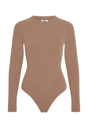 Lange mouwen bodysuit van zacht bruin materiaal met een hoge hals, een aansluitende vorm en drukknoopsluiting aan de onderkant. Gladde textuur, minimalistisch ontwerp.