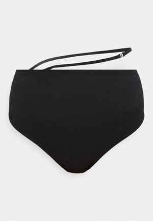 Svart bikiniunderdel med høyt liv og en enkelt tynn asymmetrisk stropp på hvit bakgrunn.