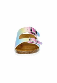 Zwei-Schnallen-Sandale mit einem Farbverlaufsmuster in Pastellfarben Blau, Pink und Gelb. Korkfußbett mit einer weißen Gummisohle.