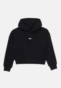 Juodas trumpas hoody pagamintas iš minkštos medžiagos. Turi kapučioną, ilgas rankoves ir mažą logotipo aplikaciją krūtinėje. Guminiai rankogaliai ir apvadas.