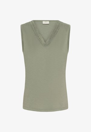 Haut sans manches vert avec un décolleté en V, présentant une bordure en crochet texturée au niveau du cou et un tissu doux et lisse. Coupe décontractée.