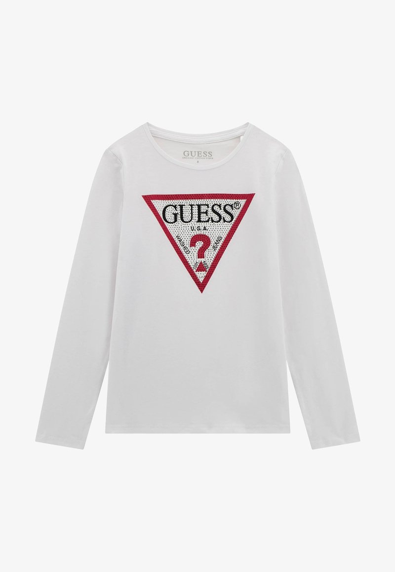 Hosszú ujjú fehér pamut ing, amelyen egy piros és fekete háromszög alakú logó található "GUESS?" felirattal a közepén, és hálós felület adja a textúrát.