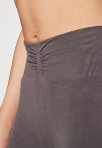Yogasearcher CHENDA SEAMLESS LEGGING - Legingi - lavastone