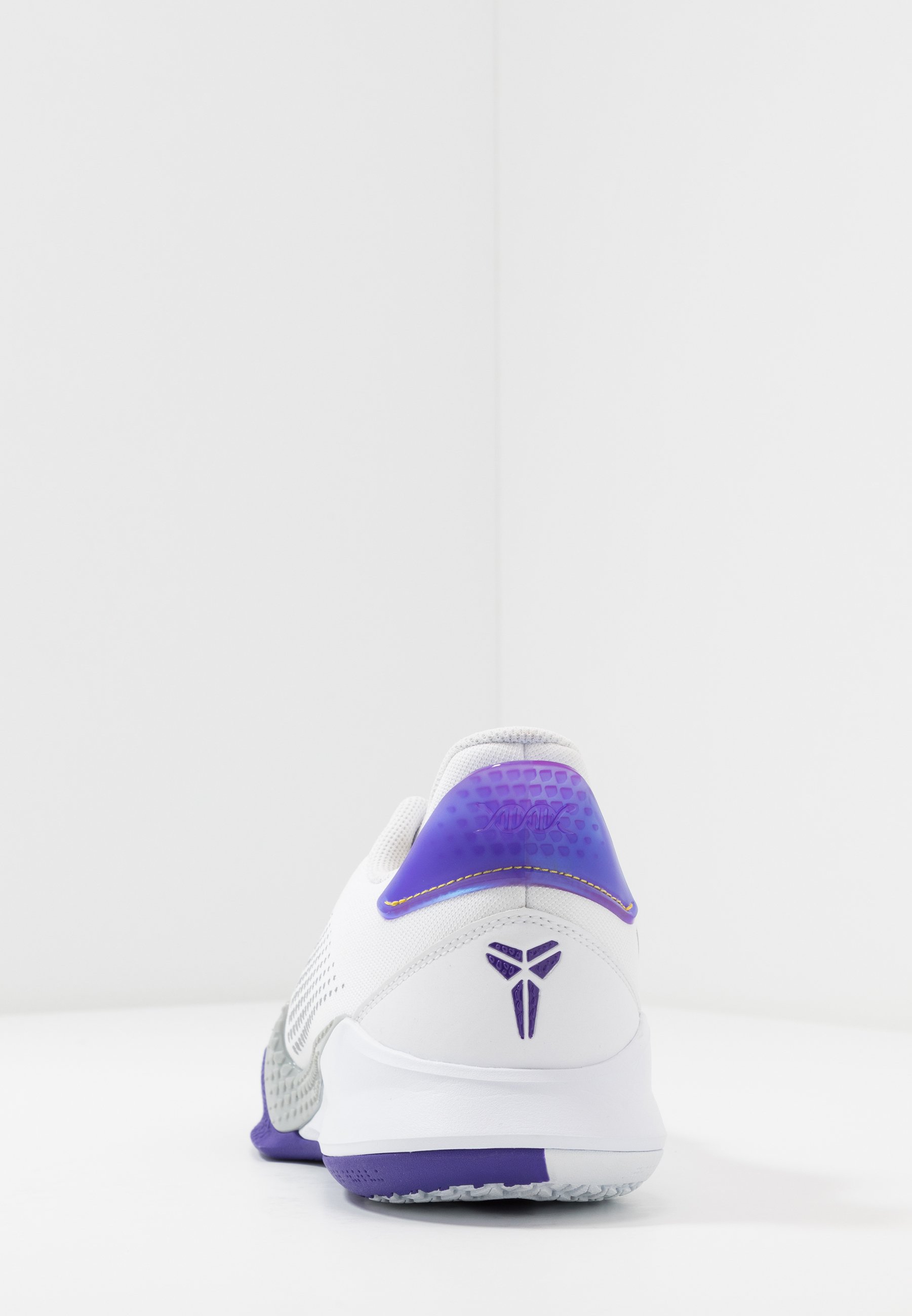 Nike Performance MAMBA FURY - Basketsko - white/light smoke grey/field  purple/amarillo/hvid - Zalando.dk