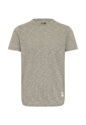 Tricou gri cu mânecă scurtă, cu decolteu rotund, fabricat dintr-un material moale și texturat; prezintă o etichetă mică în partea stângă jos.