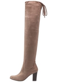 Bota de ante por encima de la rodilla en taupe claro, con punta redondeada, tacón de bloque y lazada ajustable en la parte superior para un ajuste ceñido.