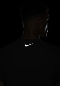 Nike Performance Camiseta deportiva - iron grey