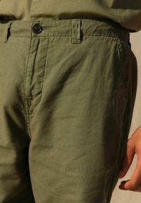 Next REGULAR FIT - Short - green