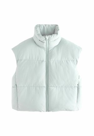 Chaleco acolchado sin mangas de color azul claro con cuello alto, cierre frontal y diseño acolchado. Textura suave con paneles cosidos.