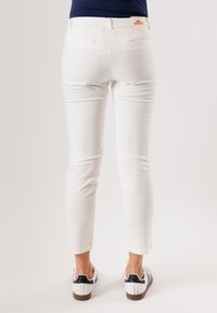 KONTATTO SLIM FIT - Chino - bianco