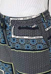 Pepe Jeans KIRA - Calças - multi coloured