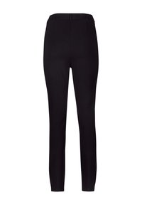 Pantalons noirs ajust�és en matériau lisse et extensible. Dotés d'une taille plate avec passants de ceinture et de poches arrière.