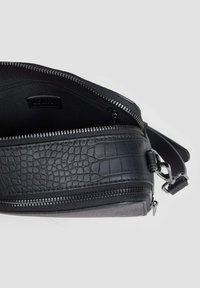 s.Oliver TAS - Umhängetasche - schwarz