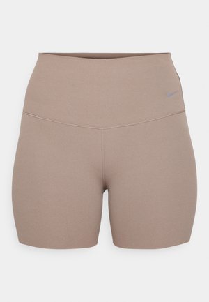 Shorts taille haute Nike en brun clair, fabriqués à partir d'un tissu lisse et extensible ; présentent un logo subtil et des coutures soignées.