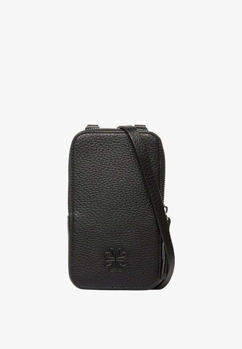 Sac bandoulière en cuir noir texturé avec fermeture éclair et logo trèfle embossé à l'avant, fine bandoulière réglable attachée.