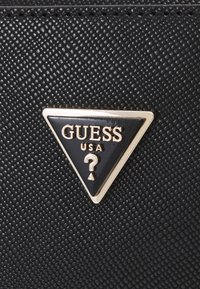 Guess CRAIG HIGH SOCY CARRYALL - Kézitáska - black