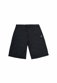 Pantaloni corti neri realizzati in tessuto liscio con un taglio dritto. Presentano una chiusura a bottone, passanti per la cintura e un piccolo logo sulla parte frontale sinistra.