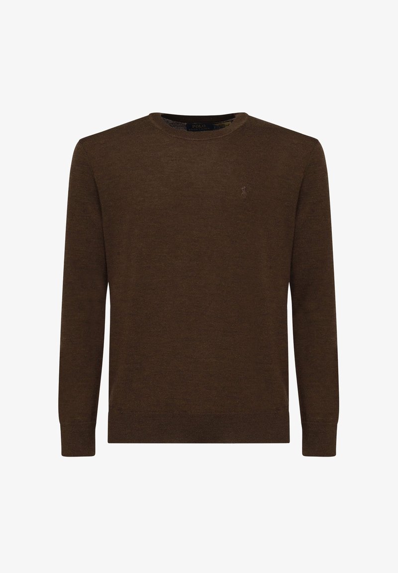 Bruine, gebreide trui met lange mouwen, voorzien van een ronde halslijn en een klein, geborduurd logo op de borst. Zachte textuur, klassiek ontwerp.