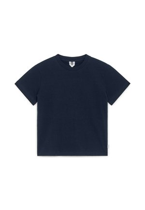 Granatowy t-shirt z krótkim rękawem i okrągłym dekoltem, jednolity wzór, przedstawiony na białym tle.